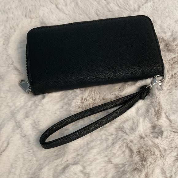 BCBG Brand new wallet. - Picture 4 of 5